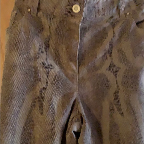 Chico’s animal print pant - Picture 2 of 8